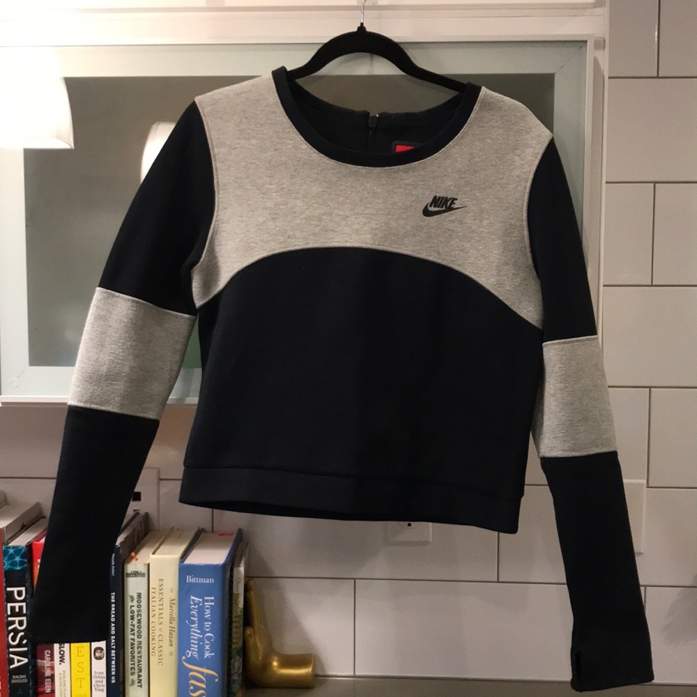 Cropped Nike sweatshirt